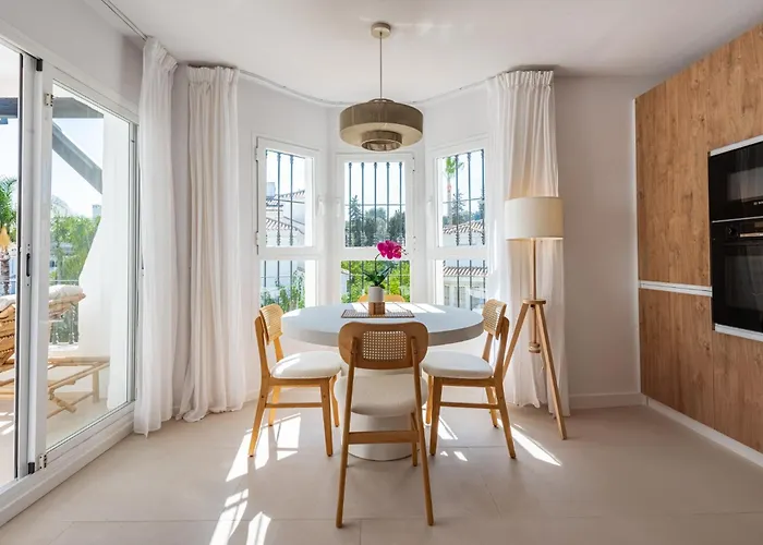 Naranjos Modern 2 Bedroom Penthouse With Views Apartament Marbella